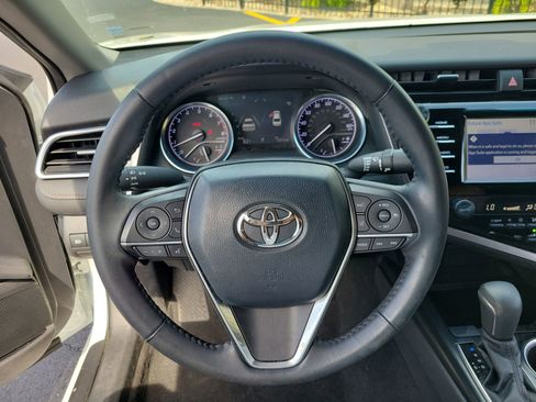 Used 2018 Toyota Camry XLE FWD image 32