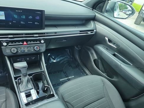Used 2025 Hyundai Santa Cruz SE FWD image 15