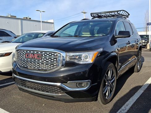 Used 2017 GMC Acadia Denali image 2