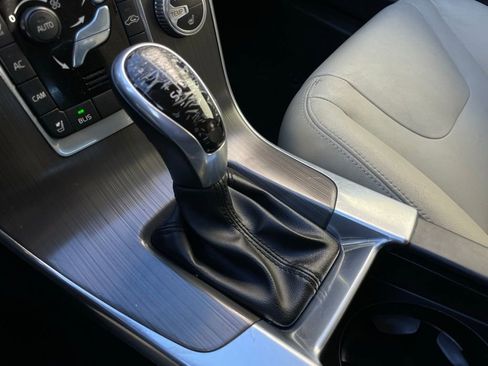 Used 2016 Volvo V60 T5 Premier image 19