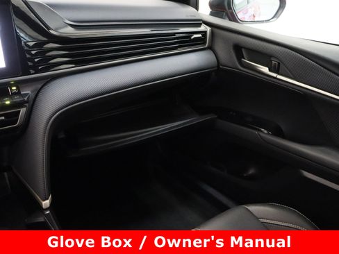 Used 2025 Toyota Camry SE w/ Convenience Package image 23