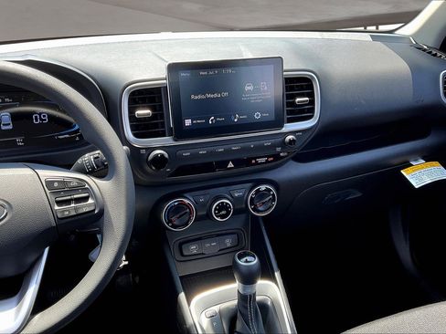 New 2025 Hyundai Venue SE image 6