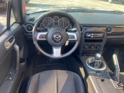 Used 2006 MAZDA MX-5 Miata Touring image 12