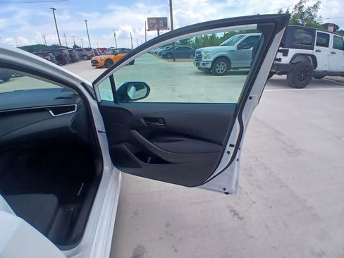Used 2023 Toyota Corolla LE FWD image 18