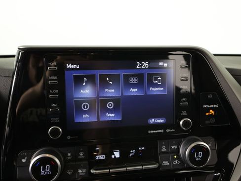 Used 2021 Toyota Highlander XLE AWD/4WD image 35