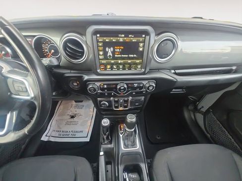 Used 2022 Jeep Wrangler Unlimited Sahara image 11