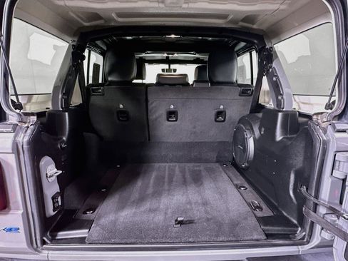 Used 2023 Jeep Wrangler Unlimited Sahara AWD/4WD image 28