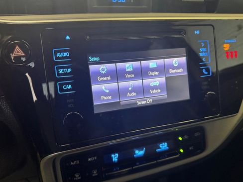 Used 2019 Toyota Corolla LE FWD image 18