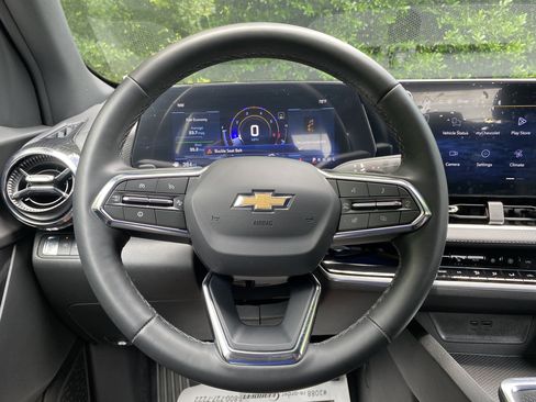 Used 2026 Chevrolet Equinox LT w/ Convenience Package II FWD image 18