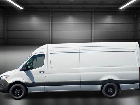 Used 2024 Mercedes-Benz Sprinter 2500 image 5