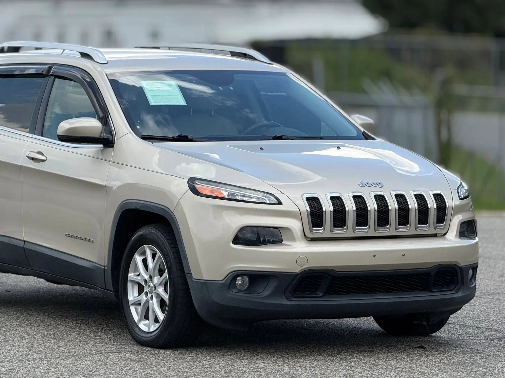 Used 2015 Jeep Cherokee Latitude w/ Comfort/Convenience Group FWD image 15