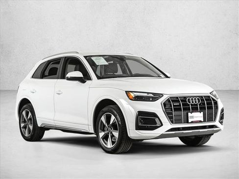 Used 2023 Audi Q5 2.0T Premium w/ Convenience Package image 3