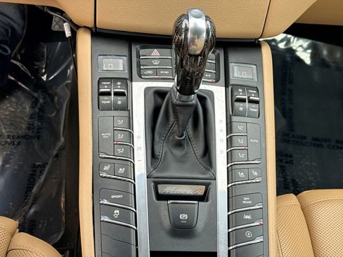 Used 2018 Porsche Macan AWD/4WD image 38
