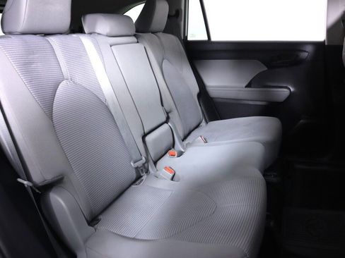 Used 2020 Toyota Highlander LE AWD/4WD image 39