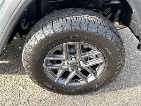 Used 2024 Jeep Wrangler Sport image 19