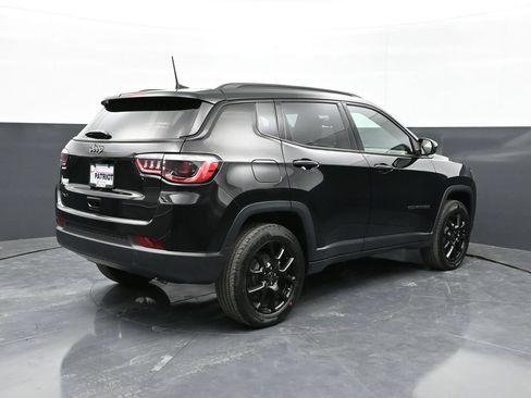 Used 2026 Jeep Compass Latitude AWD/4WD image 19