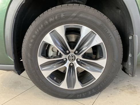 Used 2023 Toyota Highlander XLE AWD/4WD image 21