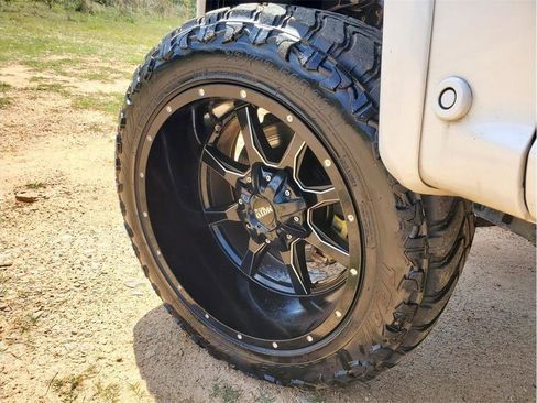 Used 2018 Ford F150 Platinum w/ Equipment Group 701A Luxury AWD/4WD image 3