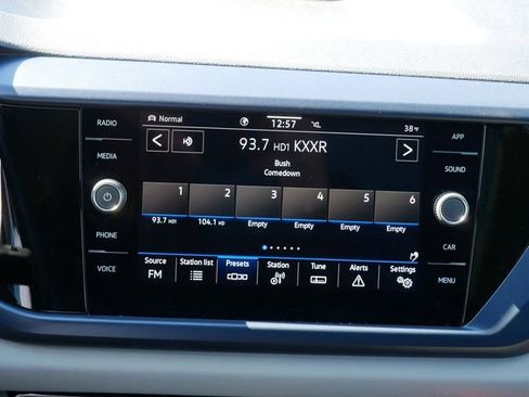 Certified 2023 Volkswagen Taos SE w/ Panoramic Sunroof Package image 37