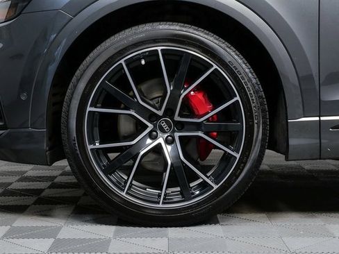 Used 2023 Audi Q8 Prestige w/ Prestige Package image 37