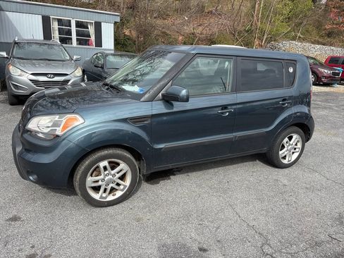 Used 2011 Kia Soul + w/ Audio Pkg image 1