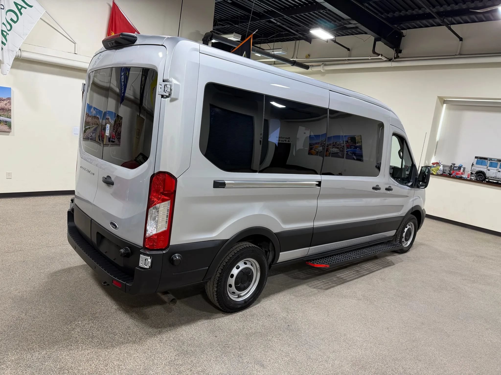 Used 2020 Ford Transit 250 Medium Roof RWD image 16
