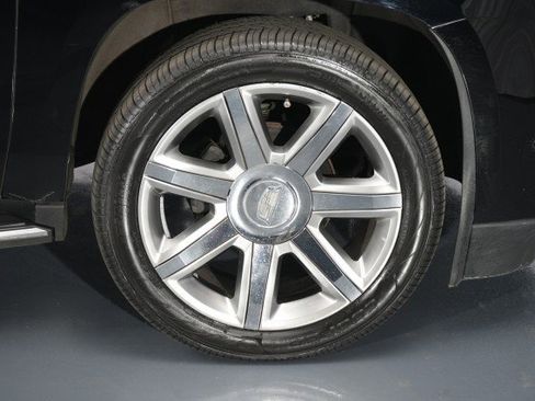 Used 2020 Cadillac Escalade Luxury image 31