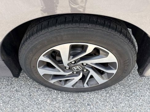 Used 2018 Honda Civic EX image 11