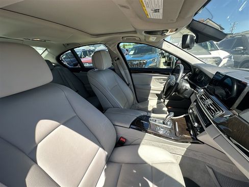 Used 2011 BMW 550i xDrive Sedan AWD/4WD image 36