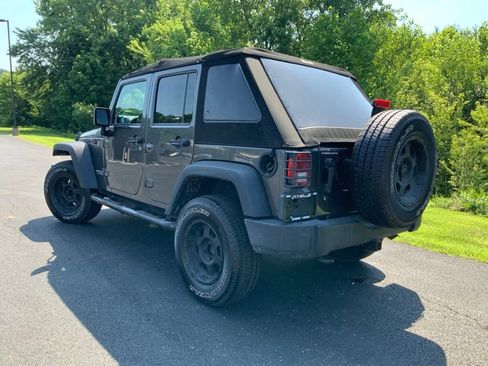 Used 2017 Jeep Wrangler Unlimited Rubicon AWD/4WD image 7