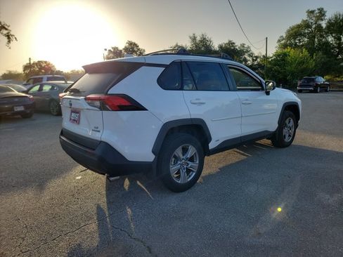 Used 2023 Toyota RAV4 LE AWD/4WD image 5