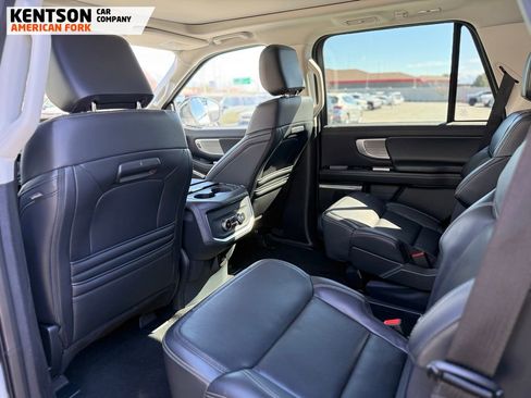 Used 2025 Ford Expedition Platinum image 43