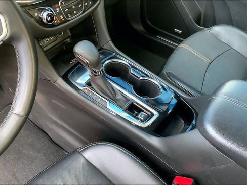 Used 2023 Chevrolet Equinox Premier image 16