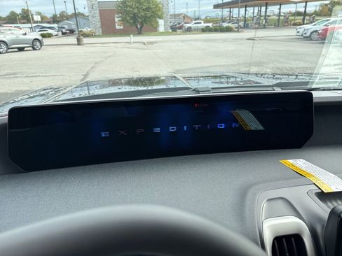 New 2025 Ford Expedition Active image 19