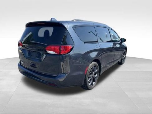 Used 2019 Chrysler Pacifica Touring Plus w/ S Appearance Package FWD image 7