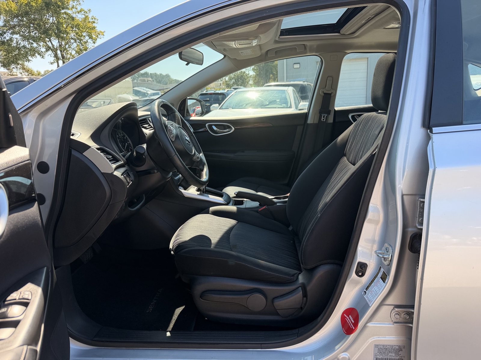 Used 2019 Nissan Sentra SV w/ Special Edition Package FWD image 14