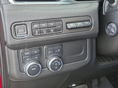 Used 2022 GMC Yukon XL Denali AWD/4WD image 18
