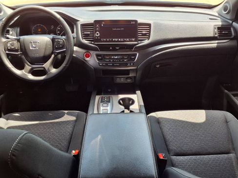 Used 2025 Honda Ridgeline Sport image 9