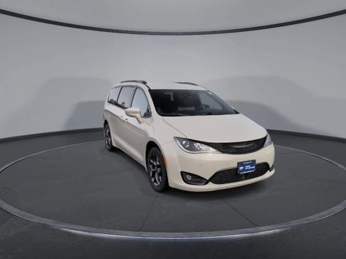 Used 2020 Chrysler Pacifica Touring-L Plus w/ Advanced Safetytec Group image 2