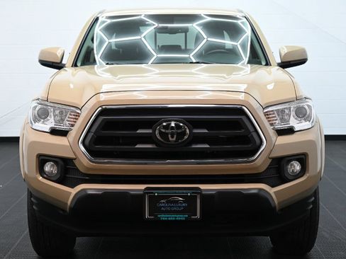 Used 2020 Toyota Tacoma SR5 AWD/4WD image 7
