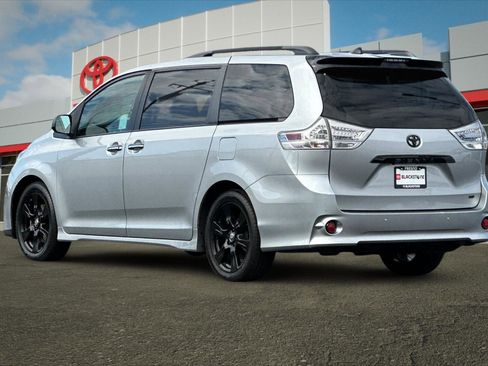 Certified 2020 Toyota Sienna SE w/ SE Preferred Package FWD image 5