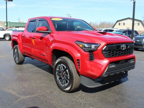 Used 2024 Toyota Tacoma TRD Sport image 4