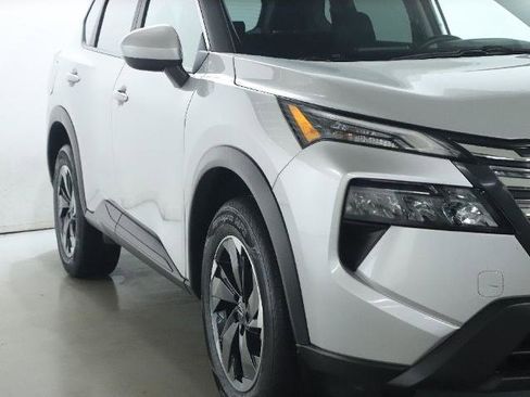 Certified 2025 Nissan Rogue SV AWD/4WD image 9