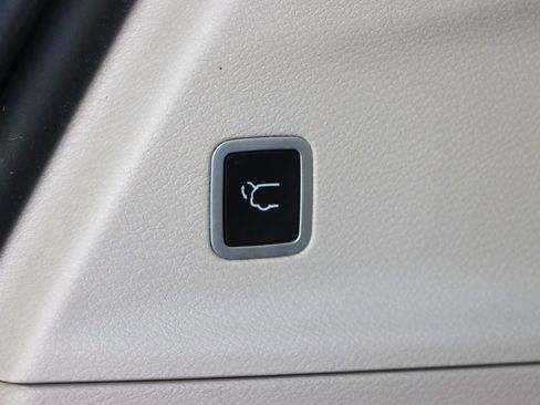 Used 2017 Chrysler Pacifica Touring-L FWD image 26