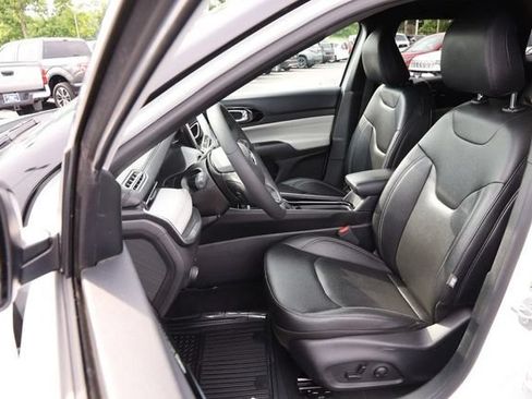 Used 2025 Jeep Compass Limited AWD/4WD image 8