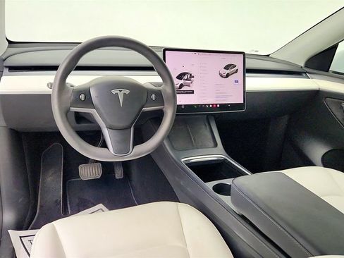Used 2022 Tesla Model Y Long Range AWD/4WD image 12