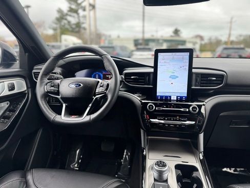 Used 2024 Ford Explorer ST w/ Technology Package AWD/4WD image 13