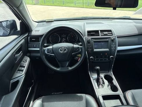 Used 2016 Toyota Camry SE FWD image 25