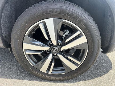 Certified 2025 Nissan Rogue SL FWD image 10