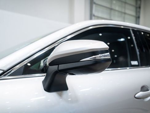 Used 2023 Toyota Venza LE image 12